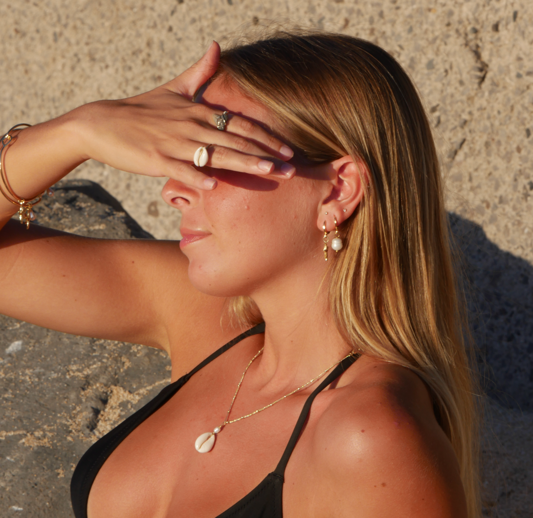 Dainty Cowrie Pearl Necklace